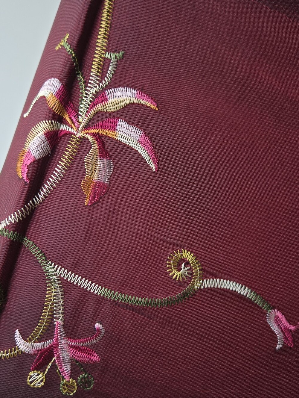 Embroidered Floral Y2K Red Fabric 4x6 Photo Album - Picture 2 of 5